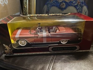 1959 Buick Electra 225 1/18 Scale Die-Cast Model Car Road Signature Collection - Picture 1 of 12