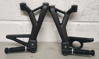 Reposapiés izquierdo derecho bmw r12 nine t opción 719 pastillas 46717108259 clavija trasera trasera Foto 1 de 4