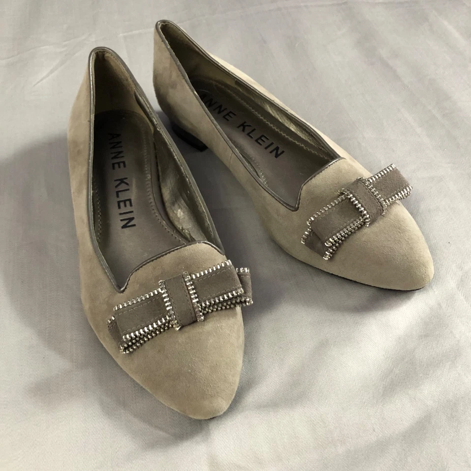 ANNE KLEIN MUJER KEANA GRIS GAMUZA PUNTIAGUDA ZAPATOS PLANOS Talla 7.5M Business Preppy Foto 1 de 4