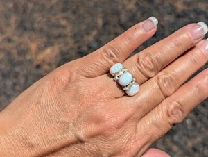 Joyería de anillo navajo artesanal de ópalo blanco nativo americano - Imagen 1 de 8