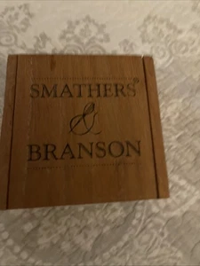 Caja de cinturón de regalo de madera vacía Smathers & Branson con borde de cola de milano y forrada de terciopelo - Imagen 1 de 5