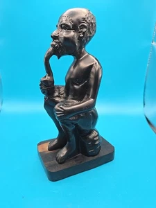 Afrikanische geschnitzte Ebenholz Holz Statue Tribsman Rauchen Pfeife 7" hoch - Bild 1 von 6
