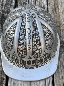 Gravierter Aluminium Schutzhut - geschnitzt Texas DORIS Ölfeld Indonesien Bartlett - Bild 1 von 7