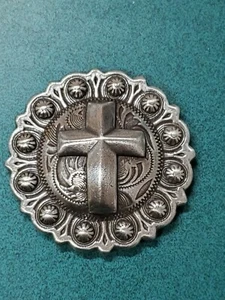 Concho antiguo pico baya plateado de 1,5" con cruz de color plateado - Imagen 1 de 3