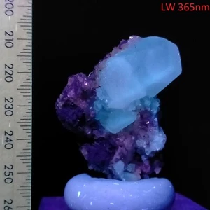 Fluorescent Calcite crystal cluster w/ phosphorescent afterglow specimen 177ct - Picture 1 of 8