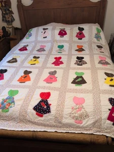 Edredón cosido a mano de colección Hollie Hobbie/Sun Bonnet Sue (completo 80"x65") *Defectos/Leer - Imagen 1 de 24