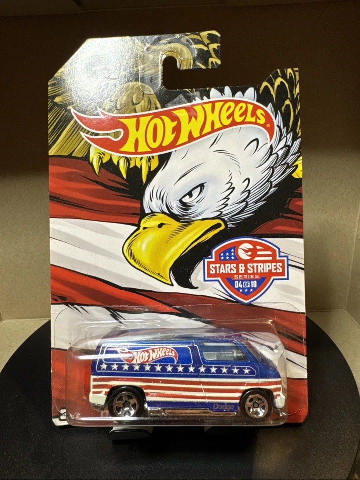 Hot Wheels Custom '77 Dodge Van Blue Stars & Stripes DLV20 2016 - Imagem 1 de 3