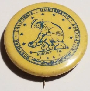 Vintage Pinback Button Northern California Numismatic Association 7 agosto 1961 - Foto 1 di 4