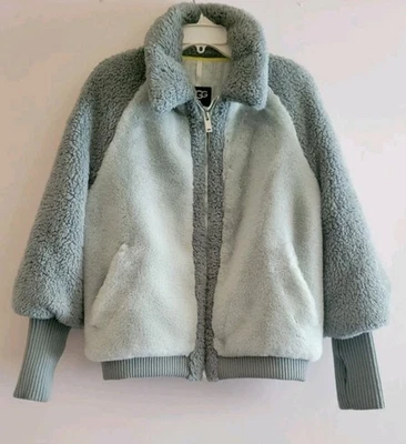 UGG 女式夏尔巴夹克,尺寸 S,冰绿色。 (样品夹克) — 第 1/4 张图片