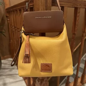 Dooney & Bourke Pebble Grain Leather Hobo Shoulder Bag Mustard Yellow w/ Wallet - Picture 1 of 7