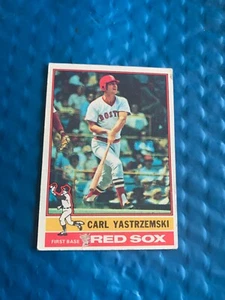 61167 1976 Topps #230 Carl Yastrzemski Red Sox en muy buena condición - Imagen 1 de 2