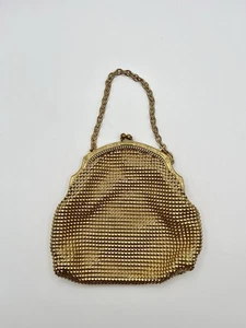 Mini bolso de monedas de noche de malla metálica dorada de Whiting & Davis de colección Kisslock Mid Century - Imagen 1 de 8