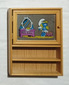 QUADRO A SPECCHIO BACHECA IN LEGNO PUFFI PUFFETTA LES SCHTROUMPFS CHE SI TRUCCA - Imagen 1 de 7