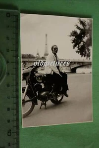 gran foto antigua - ¿Mujer posa en París en moto clásica DKW? - Imagen 1 de 1