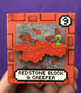 Juguete Happy Meal de la película Minecraft de McDonald’s 2025 rojo #9 bloque de piedra roja y enredadera - Imagen 1 de 8