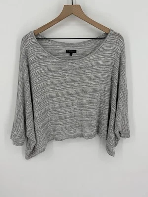 Camisa corta Beyond Yoga gris a rayas ala de murciélago para mujer talla mediana”  Foto 1 de 4