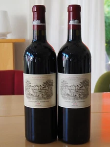 1 Fl. Chateau LAFITE-ROTHSCHILD 2010 Pauillac 100 PP (rechte Flasche auf Fotos) - Bild 1 von 9