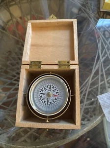 VINTAGE MADE IN JAPAN COMPASS. VINTAGE WOOD BOX JAPAN COMPASS - Picture 1 of 3