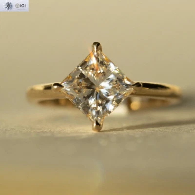 ОБРУЧАЛЬНОЕ КОЛЬЦО ИЗ ЖЕЛТОГО ЗОЛОТА 14 КАРАТ С ВЫРАЩЕННЫМ В ЛАБОРАТОРИИ БРИЛЛИАНТОМ ОГРАНКИ ПРИНЦЕССЫ IGI F VS1 2 КАРАТА - Изображение 1 из 4