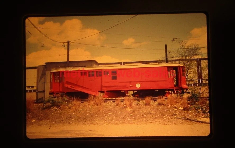 Diapositiva a color ~ MBTA ~ Casa de autos Watertown ~ Quitanieves 5123 ~ Equipo de trabajo ~ 1973 Foto 1 de 1