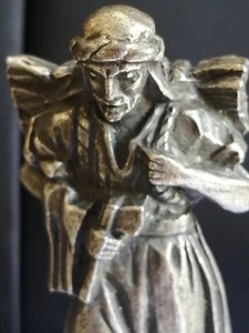 Antica scultura in bronzo di un uomo che porta un mazzo di bastoncini rara - Foto 1 di 8