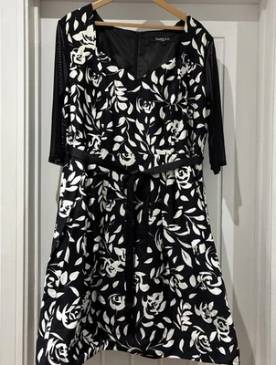 Scarlett & Jo Dress UK 28 Black Floral 50s Fit Flare  - Image 1 of 4