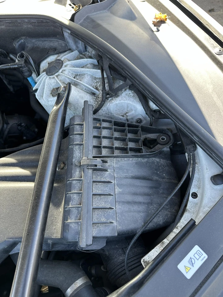 Used Air Cleaner Assembly fits: 2012 Bmw 528I  Grade A - Image 1 of 4