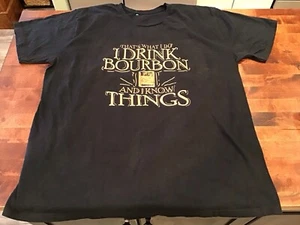 Neu I DRINK BOURBON AND KNOW THINGS T-Shirt, schwarz, 2XL - Bild 1 von 4