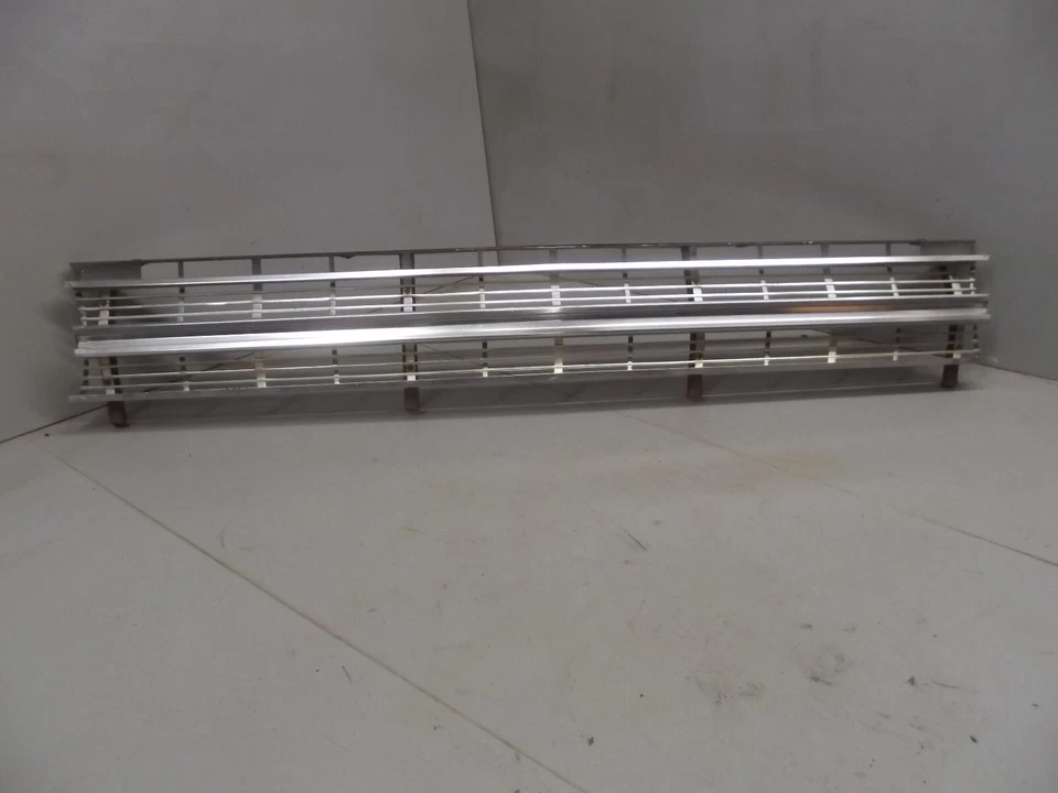 Parrilla AMC 1966 ORIGINAL USADA moldura de parrilla Rambler Foto 1 de 4