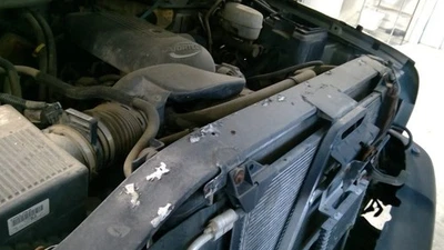 Radiator Fits 99-03 SIERRA 2500 PICKUP 3763172 - Image 1 of 4