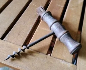 Antiker Korkenzieher Abzieher aus dem 19. Jahrhundert Holzgriff & Original Weinset 4,5 Zoll - Bild 1 von 17