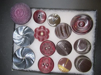Vintage lot 14 XL cast plastic resin bakelite buttons assorted red brown purple - Image 1 of 4