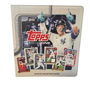 Baseball 2025 Topps Series One 1 raccoglitore ufficiale da collezione IN MANO 350 carte - Foto 1 di 10