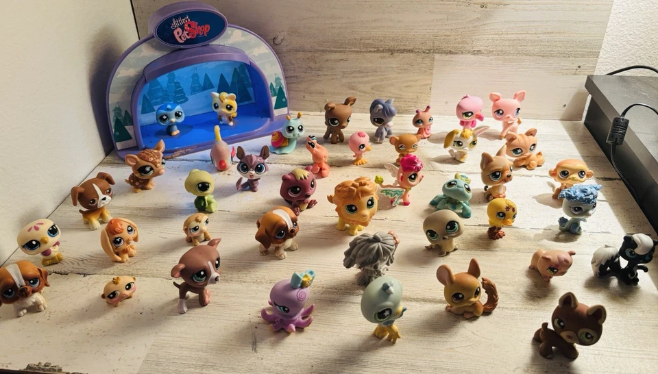 LPS Littlest Pet Shop ENORME Lote 42 Mascotas Invierno Iluminar Cúpula Perros Gatos ¡Y Más! Foto 1 de 4