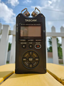 TASCAM DR-40 Linear PCM Recorder w/ 8 GB SD Card