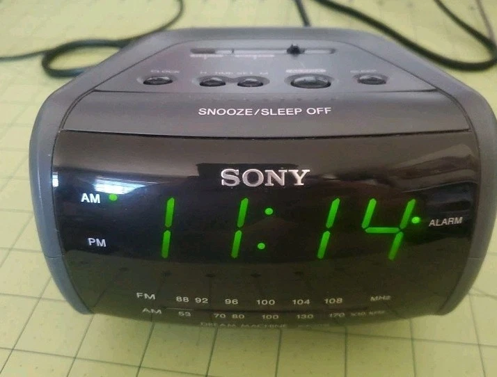 Sony Dream Machine ICF-C112 Radio AM/FM Reloj Despertador Negro/Gris Oscuro Probado/Funciona Foto 1 de 4