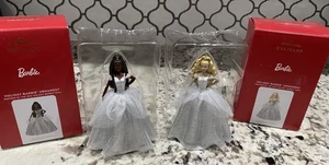 2 Stück Hallmark 2021 Holiday Barbie # 7 in Serie Ornament  - Bild 1 von 8