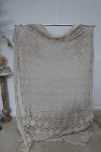 OLD CONTINENTAL HAND CROCHET HANDIWORK LACE TABLECLOTH - Picture 1 of 4