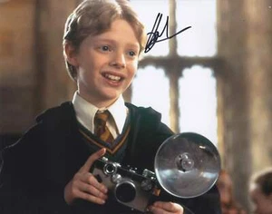 Hugh Mitchell 10x8 signiert in schwarz Harry Potter - Bild 1 von 1