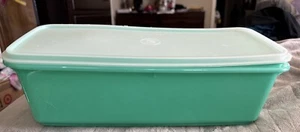 Caja, tapa y sello de bandeja para guardar pan de apio verde jadeíta Tupperware 782-5 de colección - Imagen 1 de 8
