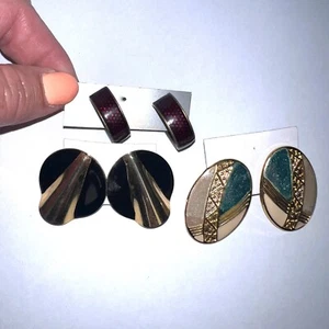 Vintage Modernist Enamel Metal Earrings Lot Of Three Gold Tone Black Red Green - Picture 1 of 5