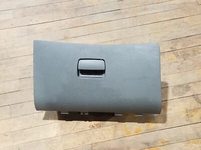 Chevrolet Malibu 2008-2012 guantera de almacenamiento lado pasajero delantero derecho usado Foto 1 de 4