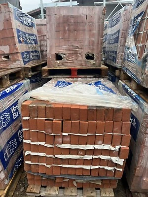 red bricks - Image 1 of 4