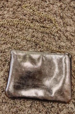 Bolso de mano Big Buddha dorado metálico convertible con correa de cadena, bolso sin asas (BA) Foto 1 de 4