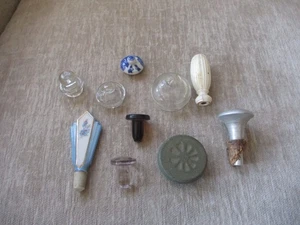 Verschiedenes Lot Vintage Glas/Keramik/Metall Stopfen für Dekanter Parfüm Flaschen - Bild 1 von 19