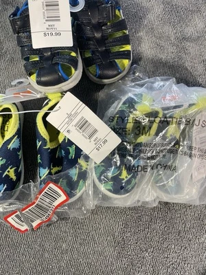 Juego de 3 sandalias/zapatos para niños pequeños talla 3/talla 4 Foto 1 de 4