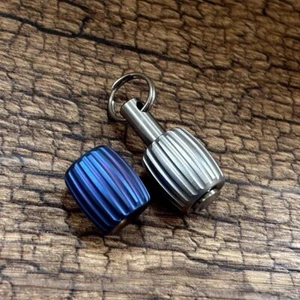 Portachiavi in titanio cavo paracadute coltello perline ciondolo cordino EDC cerniera testa perlina - Foto 1 di 11