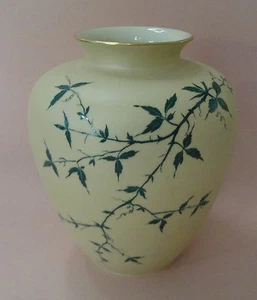 CM HUTSCHENREUTHER HOHENBERG GRIESSHAMMER KÖLL Art Porcelain GREEN IVY VINE VASE - Picture 1 of 6