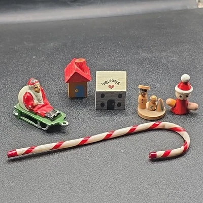 De colección Casa de Muñecas Mini Metal Trineo de Papá Noel Casa de Madera Juguete Figura Coleccionable Foto 1 de 4