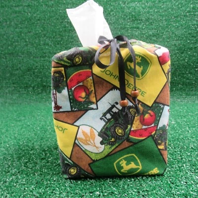 Cubierta de caja de pañuelos cuadrada hecha a mano verde y amarillo para tractor John Deere vintage Foto 1 de 4